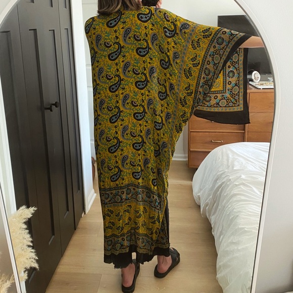 Free People Eternal Flame Paisley Maxi Kimono Black Yellow - Picture 7 of 8